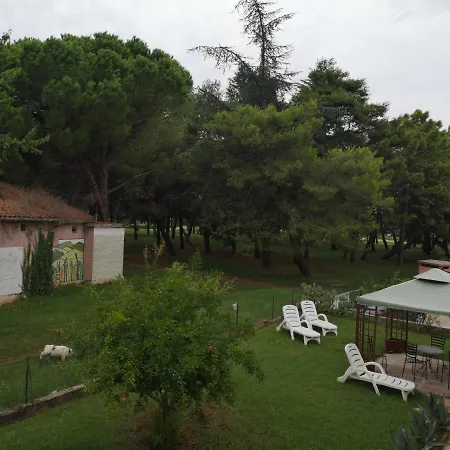 Sara Апартаменты Умаг